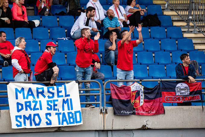 Navijači Sežane so na domačem štadionu videli še tretjo zmago svojih ljubljencev. | Foto: Grega Valančič/Sportida
