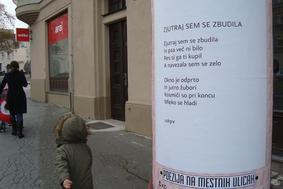 Ko Mariborčani berejo poezijo kar na ulici