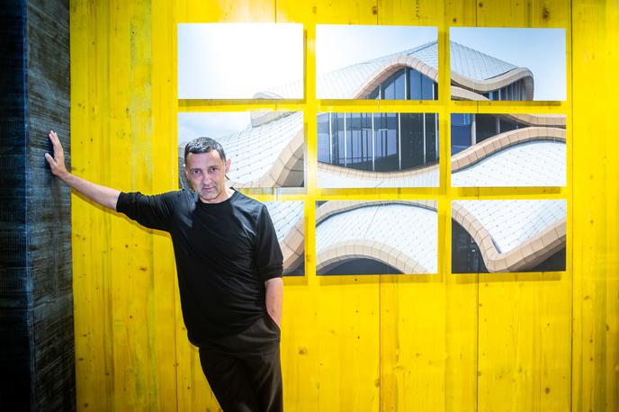Boštjan Vuga | Arhitekt Boštjan Vuga pravi, da pri nas pogreša razvijalce nepremičninskih projektov, ki se zavedajo, da kakovosten javni prostor ni samo prednost za mesto, temveč tudi zanje, saj se s tem nepremičninam dviguje vrednost. | Foto Gaja Hanuna