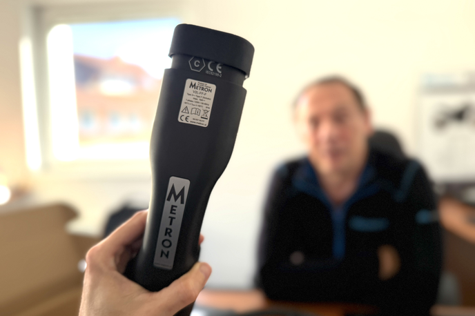 Metron adapter | Tak adapter bodo v Evropi dobili kupci avtomobila nio firefly, ki se bodo odločili za adapter V2L (vehicle to load). Proizvajajo jih v Sloveniji, prodajajo pa prek nemške družbe Metron Deutschland GmbH. | Foto Gregor Pavšič