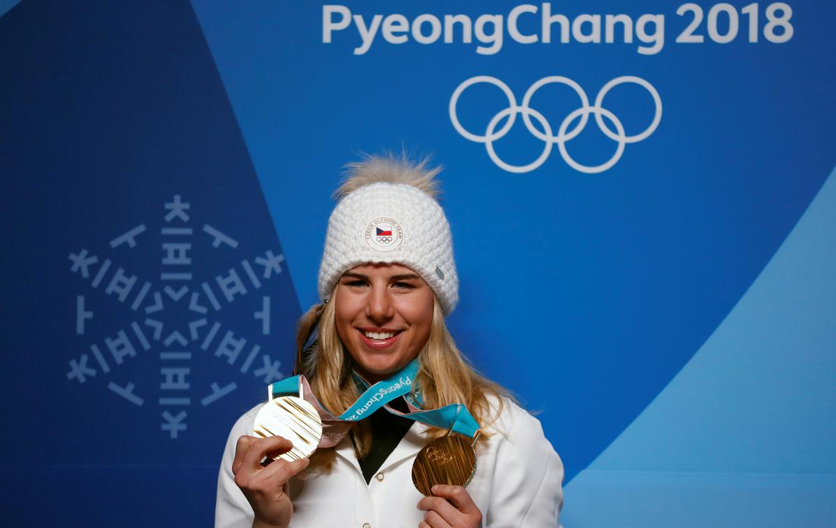 Ester Ledecka | Ester Ledecka je na OI osvojila zlato medaljo tako v deskanju kot v superveleslalomu. | Foto Reuters