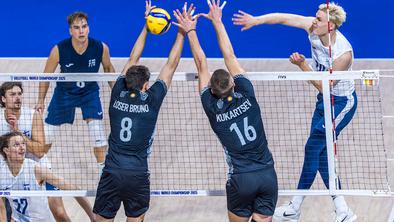 Olimpijski prvaki in branilci naslova zlahka, presenečenja se nadaljujejo