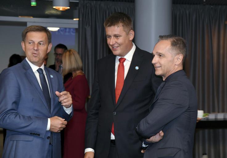 Minister Miro Cerar, češki zunanji minister Tomáš Petříček in nemški zunanji minister Heiko Maas na srečanju v Helsinkih. | Foto: Reuters