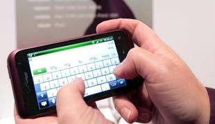 Facebook naj bi s HTC razvijal pametni mobilnik