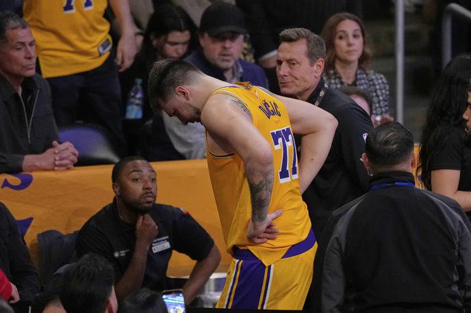 Los Angeles Lakers Luka Dončić poškodba | Luka Dončić je s soigralci končal sezono. | Foto Guliverimage