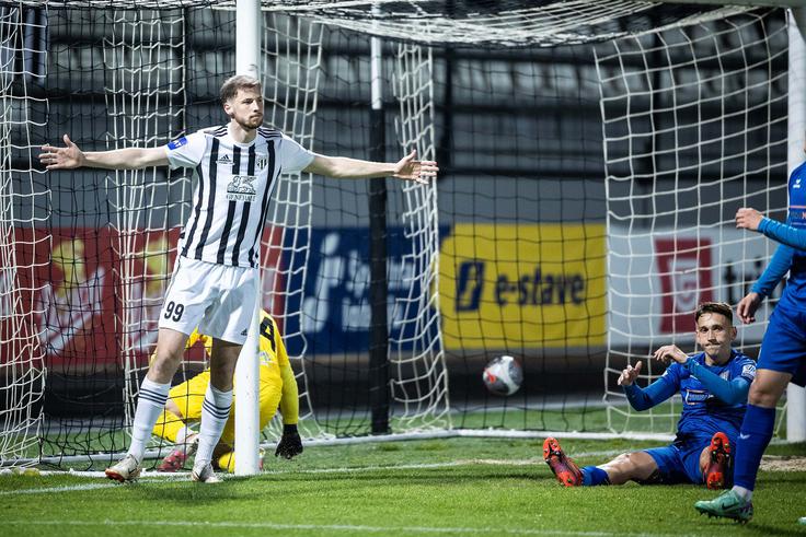 Robert Čakš je sredi drugega polčasa izenačil na 2:2 in izsilil podaljšek. | Foto: Jure Banfi/alesfevzer.com
