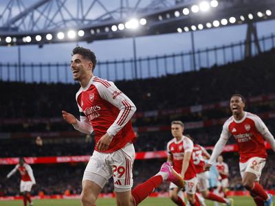 Arsenal le še korak oddaljen od velikega uspeha