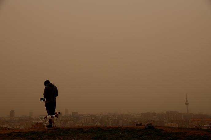 puščavski prah Španija 16032022 | Arso, ki aktualne podatke teh meritev sproti objavlja na svoji spletni strani, za danes pričakuje zmerno onesnaženost zraka z delci PM10 v Novi Gorici, Kranju in Murski Soboti, drugod bo onesnaženost nizka. | Foto Reuters