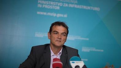 Afera avtošole: minister sprejel odstop Bojana Žlendra (odzivi)