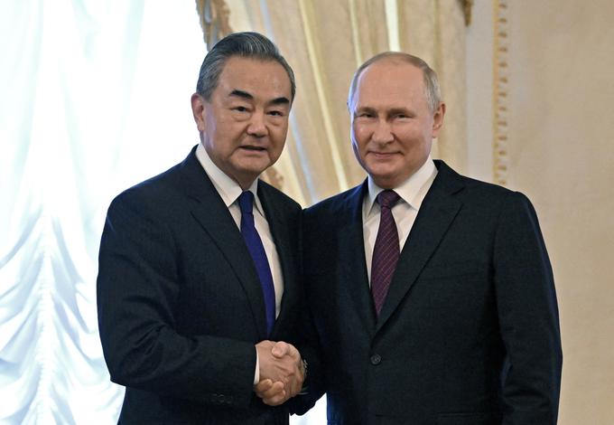 Putin je med srečanjem z Vangom v sredo potrdil, da bo oktobra na povabilo svojega kitajskega kolega Ši Džinpinga obiskal Peking. | Foto: Reuters