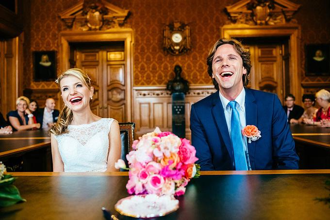 Neverjetna usklajenost para med poročnim obredom v Hamburgu, Nemčija (WPJA nagrada - 3. mesto v kategoriji Simetrija) | Foto: Samo Rovan