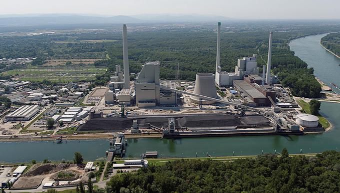 Kljub visoki učinkovitosti termoelektrarne v Karlsruheju, ki je v lasti ene največjih nemških energetskih družb EnBW, se ta zaradi nizkih borznih cen električne energije tako kot šoštanjska spoprijema s finančno neučinkovitostjo. | Foto: 