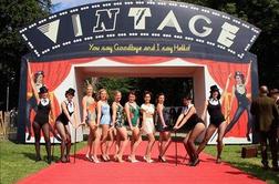 Vintage moda na festivalu Goodwood