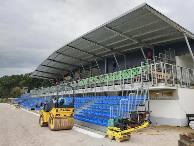 Gradbena dela bodo na nogometnem stadionu v Rogaški Slatini potekala približno do srede. | Foto: R. P.