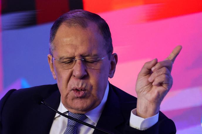 Sergej Lavrov | "Vojna, ki jo poskušamo ustaviti in ki je bila s strani Ukrajincev sprožena proti nam, je seveda vplivala na rusko politiko, vključno z energetsko politiko," je dejal 72-letni Lavrov.  | Foto Reuters