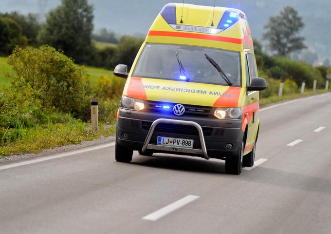 Moškega so v Ljubljano odpeljali s posebej za primer okužbe predvidenim reševalnim vozilom in ekipo. (Fotografija je simbolična)  | Foto: STA ,