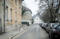 Bo Janković pešcem omogočil uporabo pločnika na Jenkovi ulici v Ljubljani? 