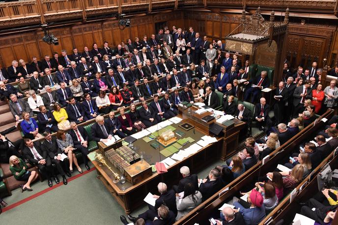 Britanski parlament | Britanski parlament se bo na delo ponovno vrnil 16. decembra, ko bodo poslanske klopi zasedli novoizvoljeni poslanci.  | Foto Reuters
