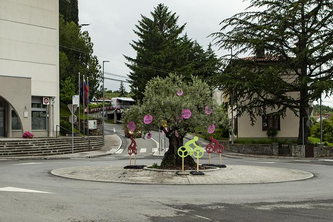 Zelena kolesa napoveduje gostovanje kolesarske dirke Po Sloveniji na Goriškem. Predzadnja etapa dirke se bo začela v Ajdovščini in končala na Sveti gori nad Novo Gorico.  | Foto: Ana Kovač