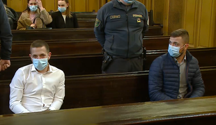 Na zatožno klop sedli obtoženi za brutalni umor Slavka Knaflja #video