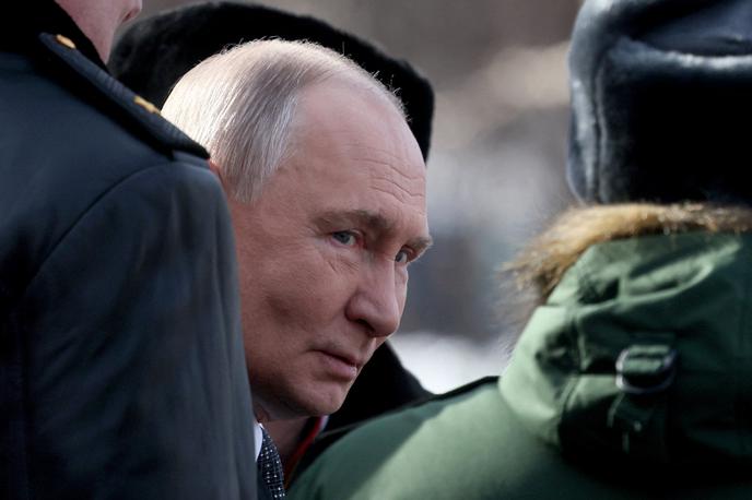 Vladimir Putin, Rusija, Kremelj | Eden od virov časnika Financial Times trdi, da si Putina njegovi svetovalci prizadevajo prepričati, naj vojno v Ukrajini ustavi vzdolž trenutne frontne črte, a Putin zdaj zavrača vsakršen kompromis.  | Foto Reuters