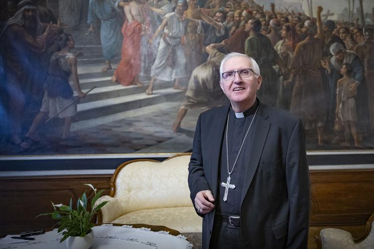 "Molim zanjo iz dneva v dan, ker vem, da bi se brez molitve za vero ta posušila. Podobno kot če drevesu porežeš korenine. Tako bi se brez molitve in bližine z Bogom posušil tudi škof." | Foto: Ana Kovač