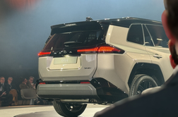 Razkrili novega toyoto RAV4, prvič smo se usedli vanj. Kdaj pripelje v Slovenijo?