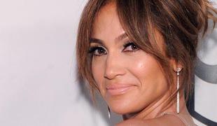 Jennifer Lopez brez spodnjega perila na rdečo preprogo