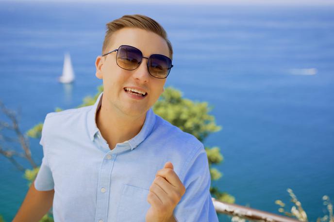 Matej Lebič, pevec | "Sam verjamem, da lahko glasba ponudi nekaj več – občutek, da nikoli nismo sami, tudi če se nam kdaj tako zdi," pove Matej Lebič. | Foto Rok Kompare