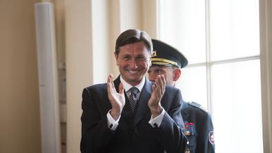 Predsednik Pahor bi se rad z dekleti veselil v slačilnici