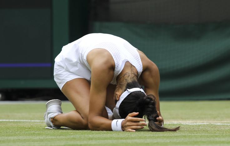 Emma Raducanu je z 0:2 izgubila proti Francozinji in se tako poslavlja z Wimbledona.  | Foto: Guliverimage/Vladimir Fedorenko