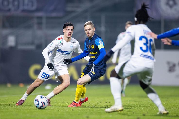 Kamil Manseri (levo) je popeljal Koper do točke na stadionu Z'dežele. | Foto: Jure Banfi