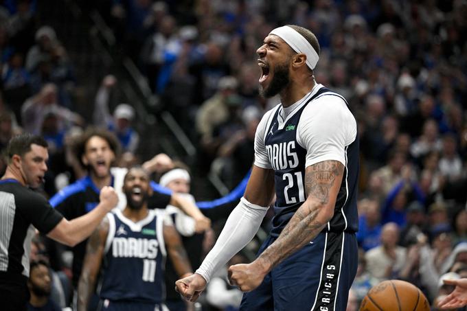 Daniel Gafford je bil nezgrešljiv iz igre proti Portlandu. | Foto: Reuters