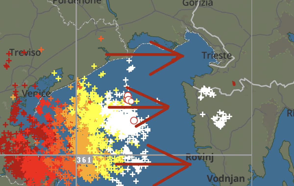 Vreme | Trenutna slika udarov strel prikazuje, kje je nevihtni sistem najbolj aktiven in kam se pomika.  | Foto Meteoinfo / Facebook