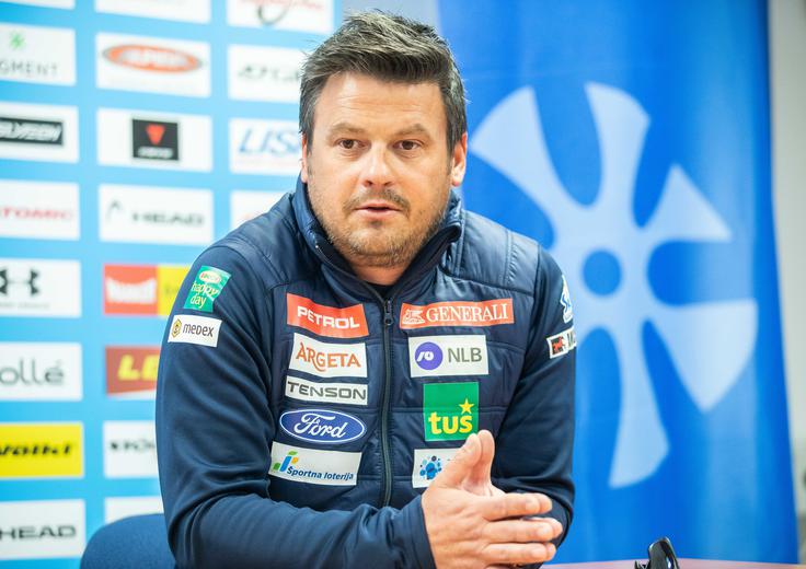Peter Pen vztraja v smukaškem sedlu. | Foto: Vid Ponikvar