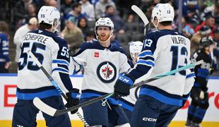 Winnipeg Jets ugnali Nashville in še naprej vodijo v NHL