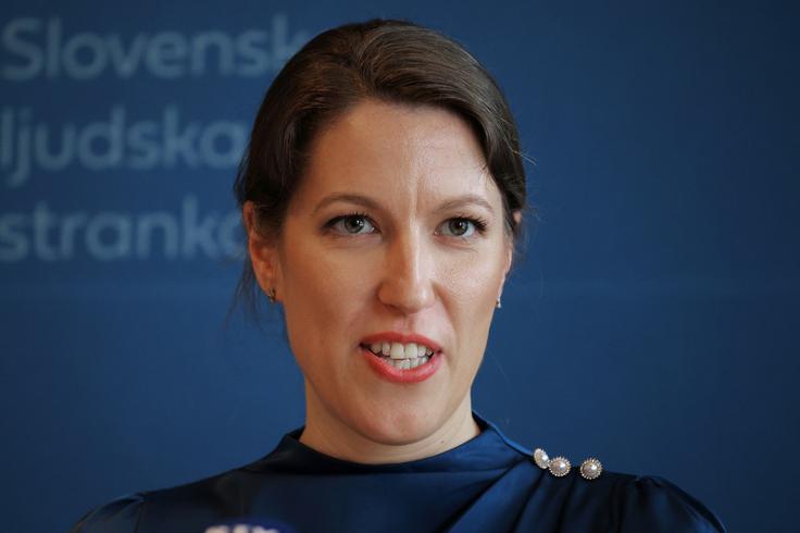 Nina Strah je danes zaradi zavrnitve predloga proceduralnega sklepa odstopila od kandidature za predsednico stranke SLS. | Foto: STA