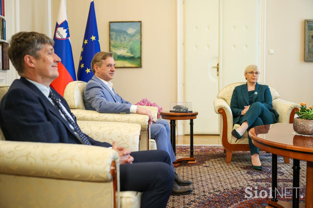 Posvetovanja pri predsednici