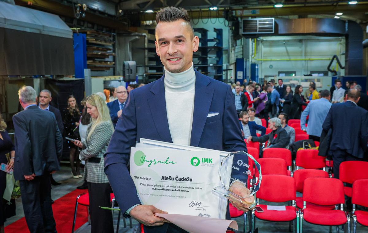 Aleš Čadež, Nataša Pirc Musar | Čadežu je priznanje izročila predsednica republike Pirc Musar, ki je na slovesnosti izpostavila pomen inovativnosti v času številnih izzivov, s katerimi se kmetje trenutno soočajo. | Foto Daniel Novakovič/STA