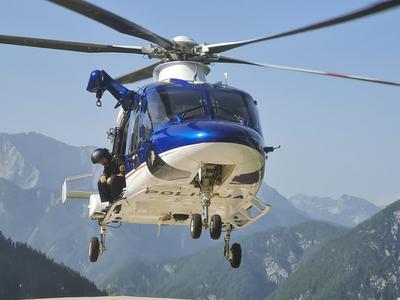 S helikopterjem reševali v Kriški steni in steni Rakove špice