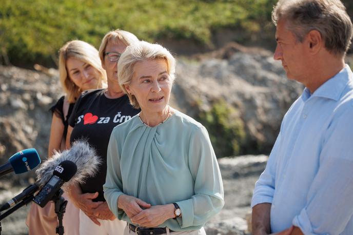 Von_der_Leyen_Golob | Takoj ko je bila potrjena za predsednico Evropske komisije, je Ursula von der Leyen začela pritiskati na določene države, da v Bruselj pošljejo dva predloga, žensko in moškega. Robert Golob je kljub temu vztrajal pri kandidaturi Tomaža Vesela.