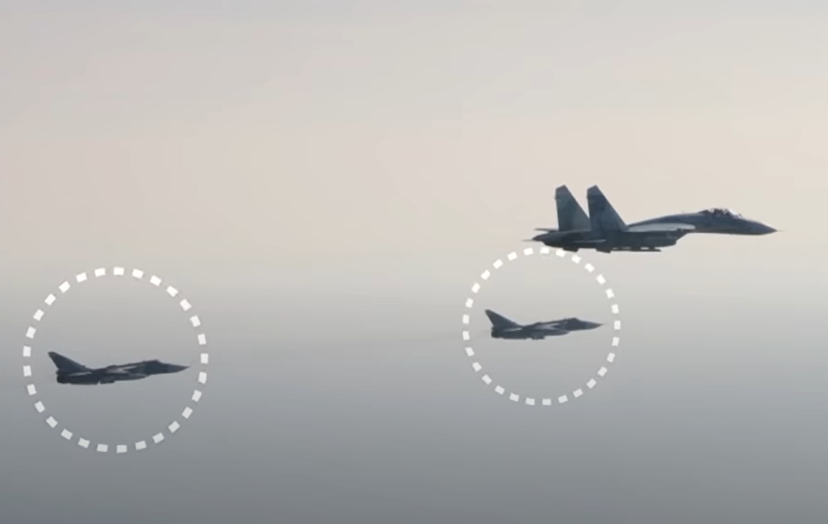 rusi | Švedske letalske sile so se takoj odzvale in proti Rusom sta poletela dva vojaška lovca JAS 39 gripens. Ruska vojaška letala je Švedom uspelo ujeti še v švedskem zračnem prostoru in jih fotografirati. | Foto Sverige TV4 News