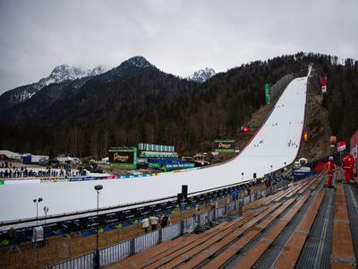 V živo: V Planici gre zares, bo vreme zdržalo?
