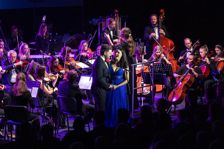 Simfonični orkster Cantabile, Domen Križaj in Mojca Bitenc Križaj | Foto: Arhiv organizatorja