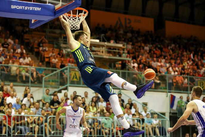 Šov in rekord Dončića, ki pa je doživel prvi reprezentančni poraz