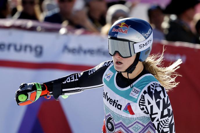 Alice Robinson | Alice Robinson se veseli premierne superveleslalomske zmage. | Foto Reuters