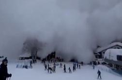 Obupano bežanje pred snežnim plazom, ki je zgrmel proti smučarjem #video