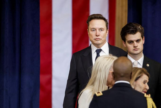 Na Kapitolu je tudi Elon Musk, ki je blizu Trumpu in je tudi finančno podprl njegovo volilno kampanjo. | Foto: Reuters