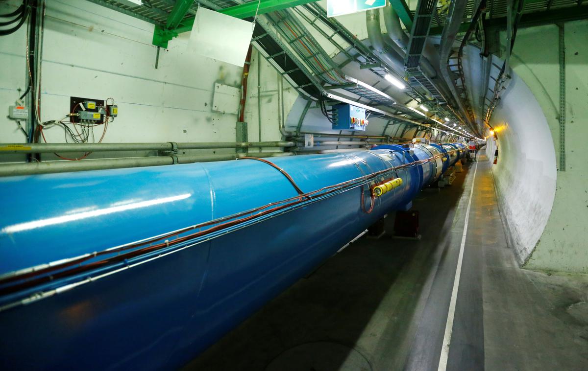 Cern | Veliki hadronski trkalnik, ki je največji pospeševalnik delcev na svetu, leži v 27 kilometrov dolgem predoru pod zemljo med francoskim departmajem Juro in Ženevskim jezerom. | Foto Reuters