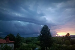 Padavine čez dan po vsej državi, ponoči brez večjih težav